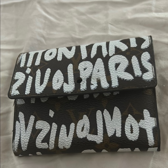 LV Stylish brown and White Graffiti Wallet - Picture 1 of 13